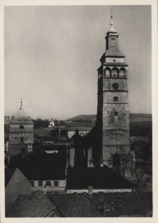 Żywiec (woj. krakowskie). Widok z wieży zamkowej na kościół farny