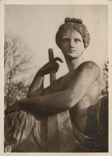 Warszawa. Łazienki. "Wisła"-rzeźba na tarasie przed Pałacem