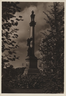 Lw&oacute;w. Pomnik Mickiewicza