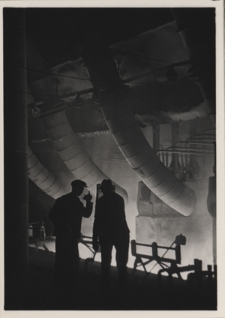 Śląsk. Chorzów. U góry elektrycznego pieca karbidowego