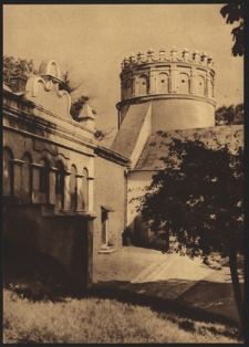 Przemyśl. Brama i baszta zamkowa od strony dziedzińca